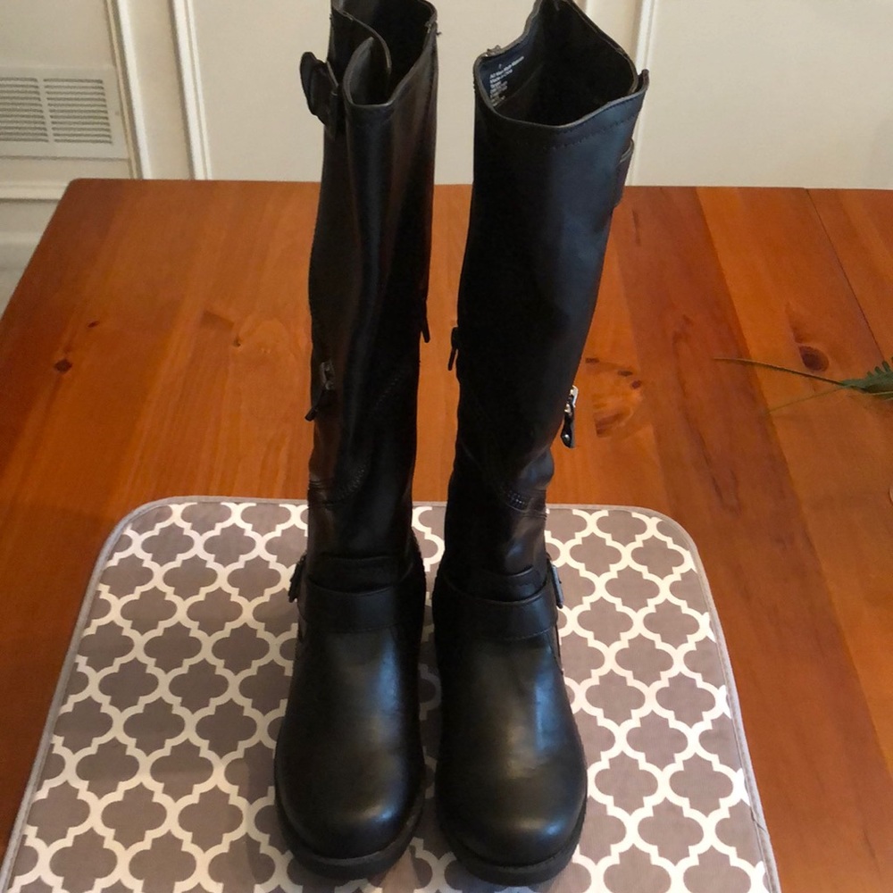 MOSSIMO SUPPLY CO. Black calf boot.